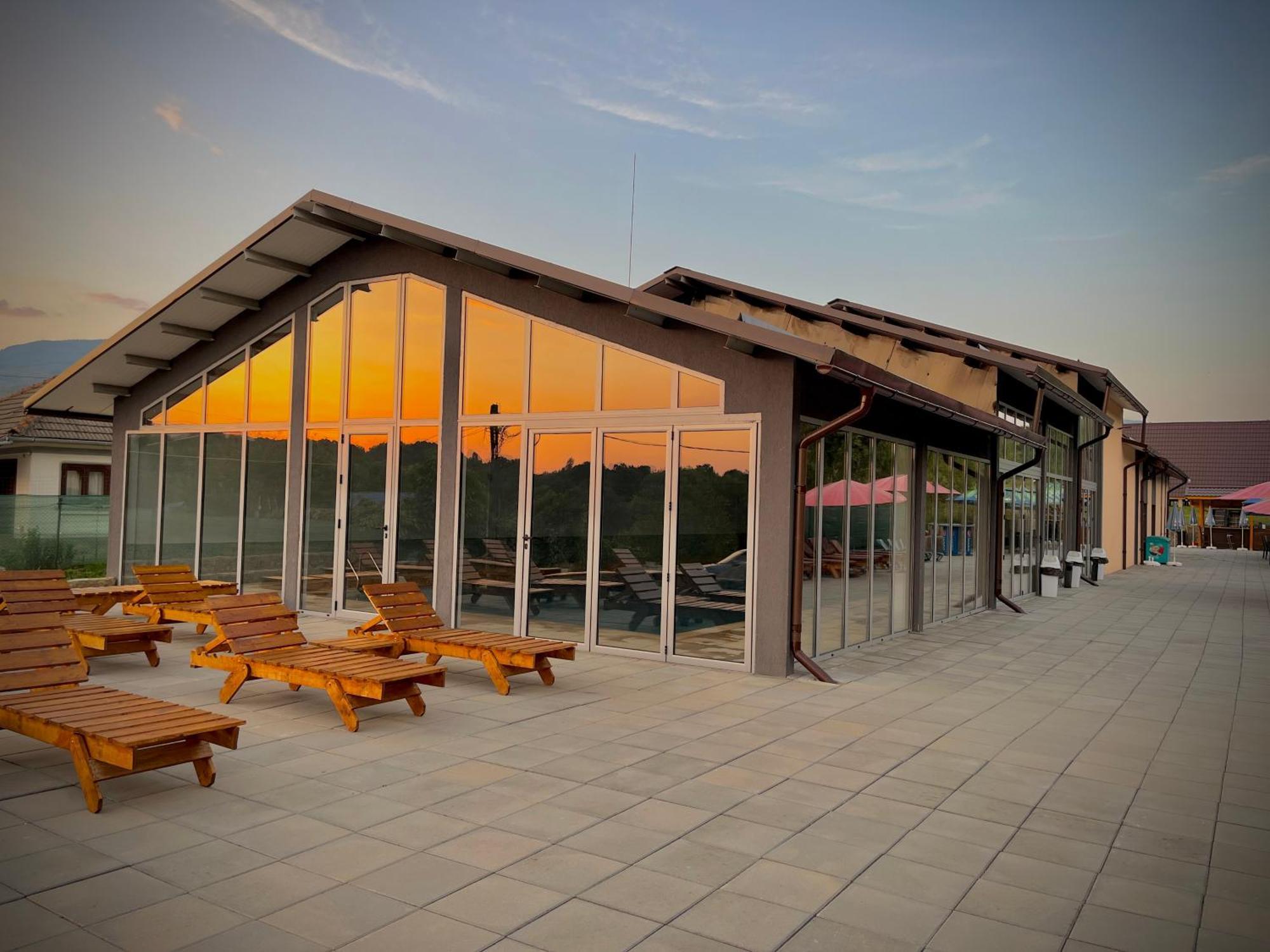 Aquacool Hotel Crasna  Exterior photo